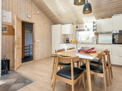6 person holiday home in Tarm Haus in Hemmet