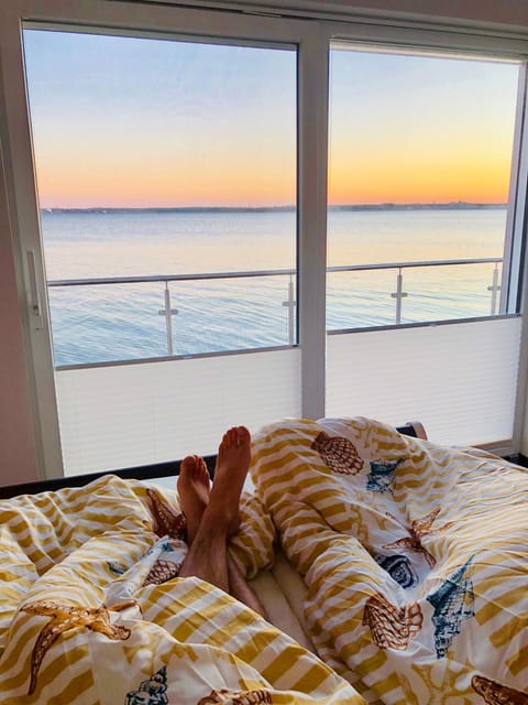 Bed, Lake view, Sunrise