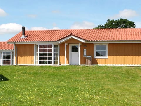 6 person holiday home on a holiday park in Gr sten Haus in Sønderborg