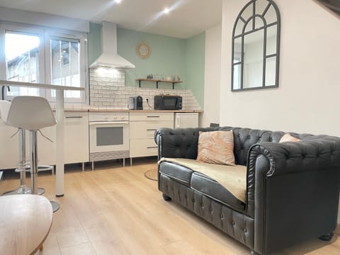 Kitchen or kitchenette, Living room