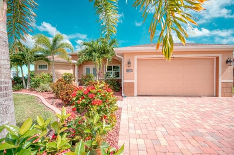 Villa Holiday Sunrise Chalet in Cape Coral