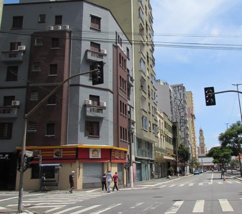 Hotel Tropicália próximo a 25 de março , Brás e Bom Retiro "Com estacionamento conveniado ao lado do hotel" Hotel in Sao Paulo City