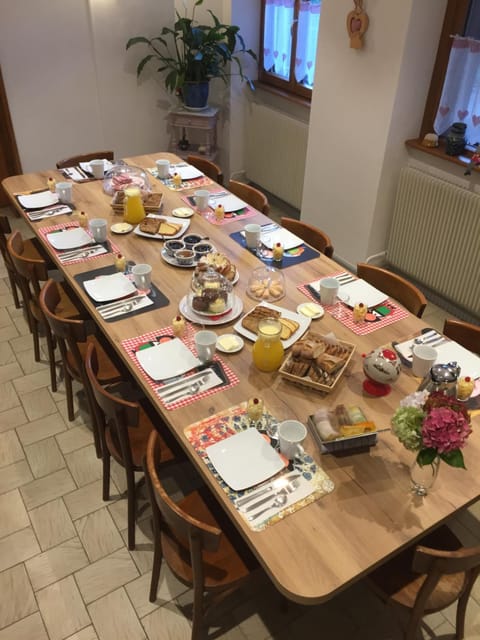 Coffee/tea facilities, Breakfast