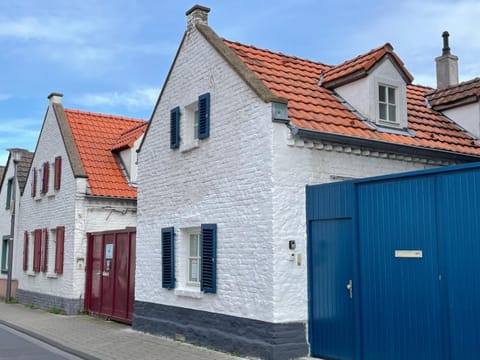 Property building, Facade/entrance, Off site, View (from property/room), View (from property/room), Landmark view, Landmark view, Street view, Quiet street view