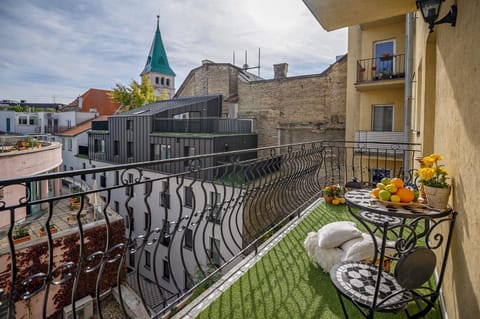 Nearby landmark, Neighbourhood, Balcony/Terrace, City view