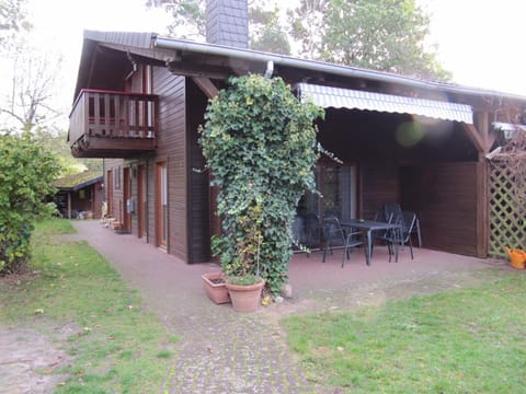 Property building, Facade/entrance, Garden