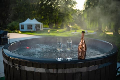 Hot Tub, Balcony/Terrace, Garden view