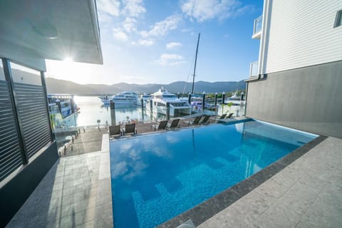 Harbour Cove Hotel in Airlie Beach