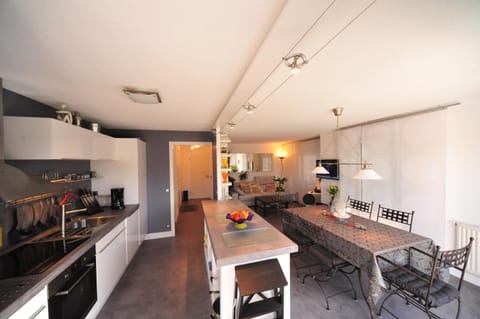 Kitchen or kitchenette, Living room, Dining area