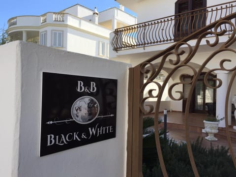b&b black-and-white Chambre d’hôte in Gallipoli
