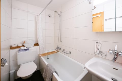 Agrimonia - möbilierte Ferienwohnung mit Balkon Apartment in Davos