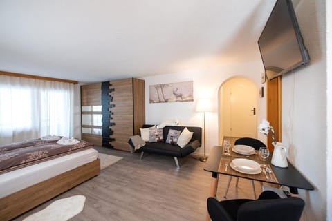 Agrimonia - möbilierte Ferienwohnung mit Balkon Eigentumswohnung in Davos