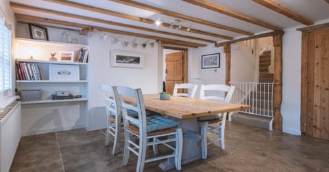 Church Cottage - Quaint farmhouse cottage with modern twist, Dog Friendly, Sleeps 6-7 House in North Devon District