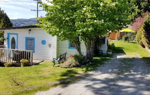 Blue Waters Cottage House in Sechelt