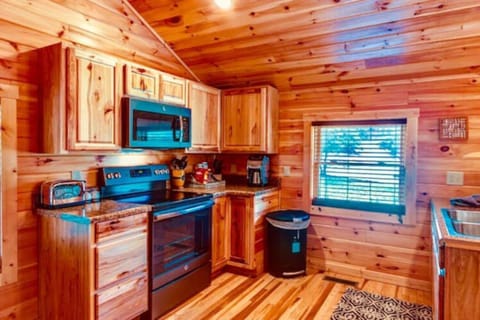 1 BR Cabin at Lodges at Eagles Nest - Gated Community House in Beech Mountain