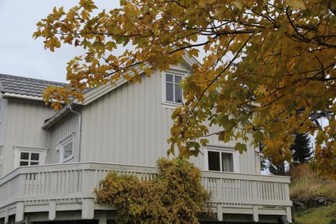Hus på vakre Ramberg fra 1904 House in Lofoten