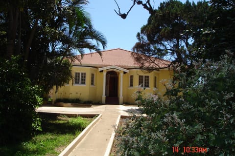 The Crescent Guesthouses - BnB/Self Catering Bed and Breakfast in Durban