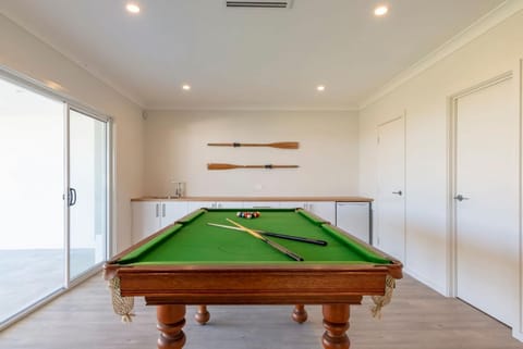 Casa Bel Pool Table 2 Minutes to Beach House in Lake Macquarie