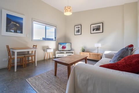 TV and multimedia, Living room, Photo of the whole room, Dining area