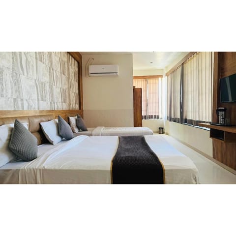 hotel hill city Bed and Breakfast in Gandhinagar