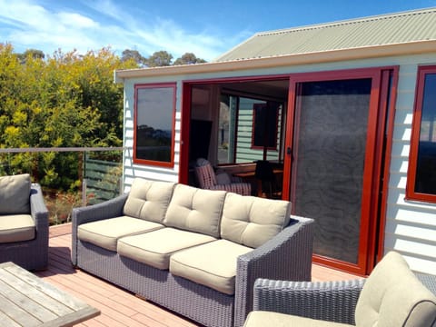 DOLPHIN LOOKOUT COTTAGE - amazing views of the Bay of Fires House in Binalong Bay