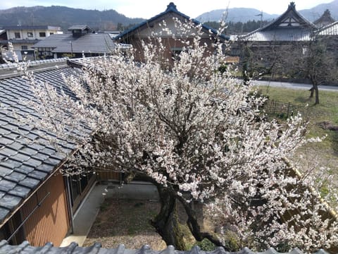 ゲストハウス メグルヤ 中山道柏原宿 Bed and Breakfast in Shiga, Japan