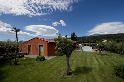 Property building, Garden, Swimming pool