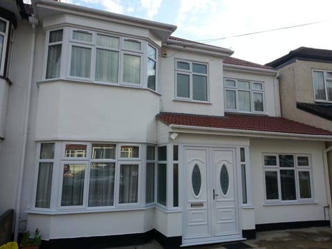 Apple House Wembley Bed and Breakfast in Edgware