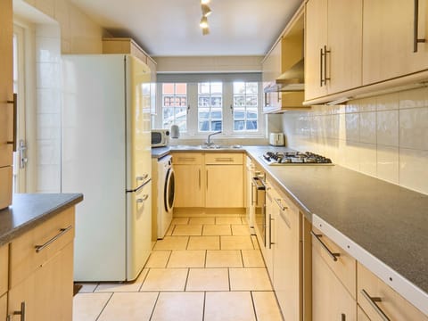 Kitchen or kitchenette, minibar, pet friendly, stove, washing machine