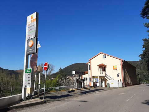 Nearby landmark, Facade/entrance, Landmark view