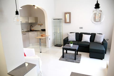 Kitchen or kitchenette, Living room, Seating area