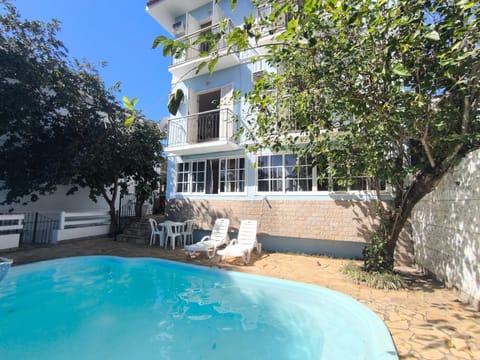 Property building, Garden, Pool view, Swimming pool, Swimming pool, sunbed