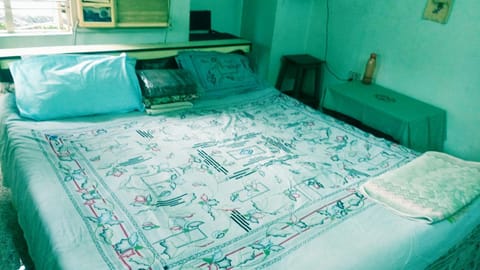 Hospdigisy-Double bed private room Condo in Kolkata