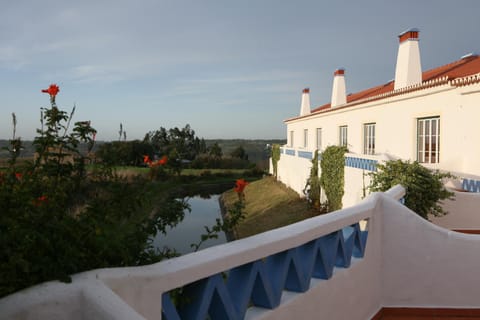 Facade/entrance, Area and facilities