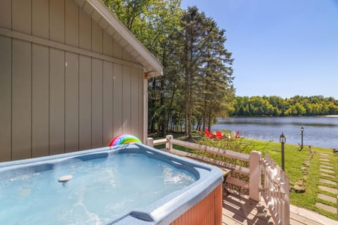 Mt. Maplewood Lake House Chalet in Kidder Township