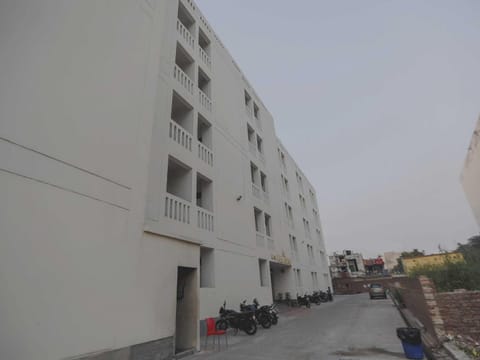 OYO Flagship Hotel Noida Residency Near ISKCON Temple Noida Hotel in Noida