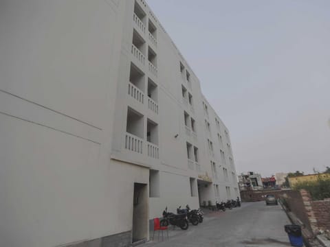 OYO Flagship Hotel Noida Residency Near ISKCON Temple Noida Hotel in Noida