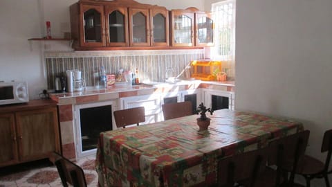 House/ Private Pool , wifi, jacuzzi/spa ,security alarm, canal+ near sea House in Grand Baie