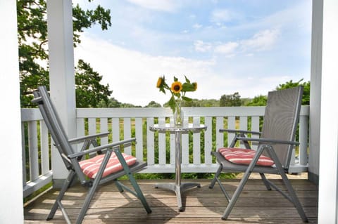 View (from property/room), Balcony/Terrace, Garden view