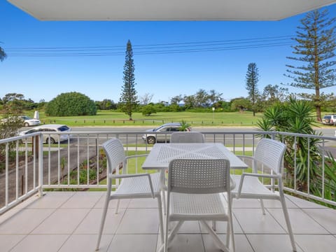 Patio, Spring, Day, Garden, View (from property/room), Balcony/Terrace, Dining area, Garden view, Parking