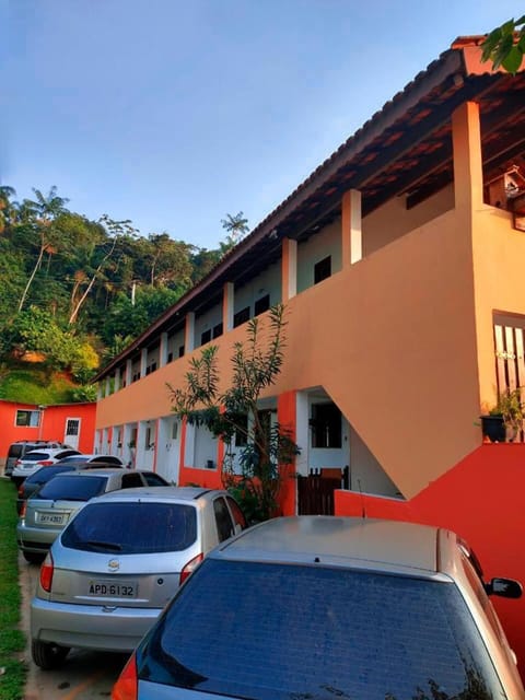 Recanto Casa de Pedrinha - Aptos para temporada e finais de semana Condominio in Caraguatatuba