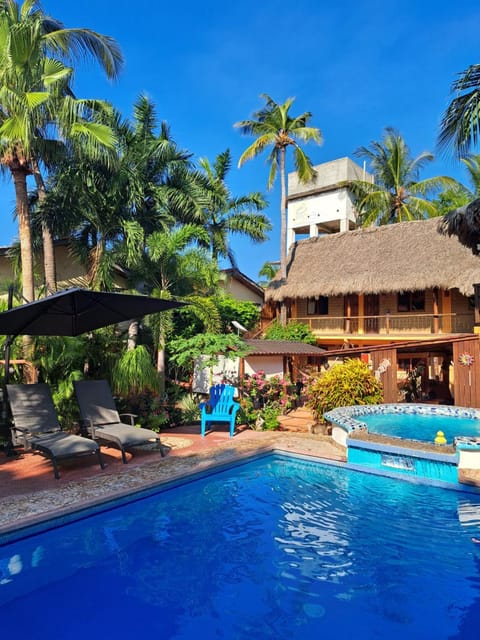 Property building, Garden, Garden view, Swimming pool, sunbed