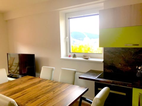 Dining area, Mountain view