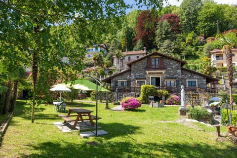 Property building, Garden, Garden view, sunbed
