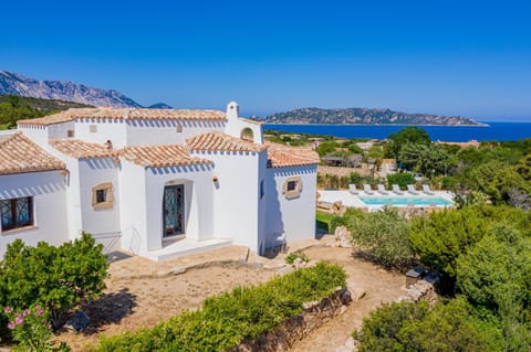Villa Adele, con piscina a 700 mt dal mare Chalet in Sardinia