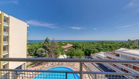 Property building, Day, Natural landscape, View (from property/room), Balcony/Terrace, Pool view, Sea view, Swimming pool, Swimming pool