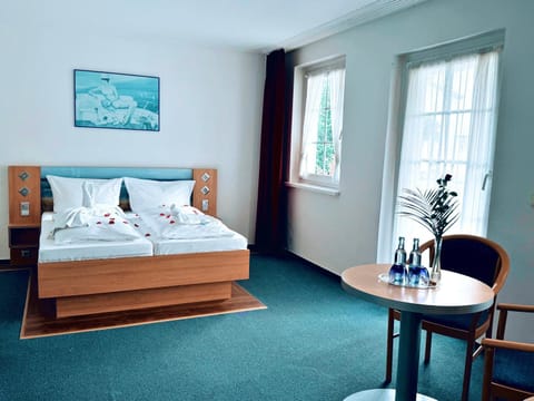 Bed, Living room, Photo of the whole room, Bedroom