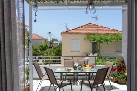 Property building, Balcony/Terrace, Dining area