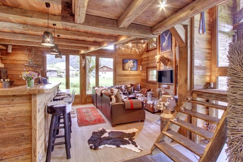 TV and multimedia, Seating area, Dining area