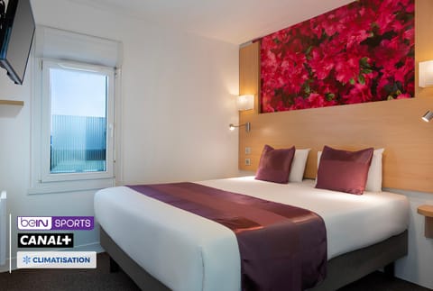 Bed, TV and multimedia, Bedroom